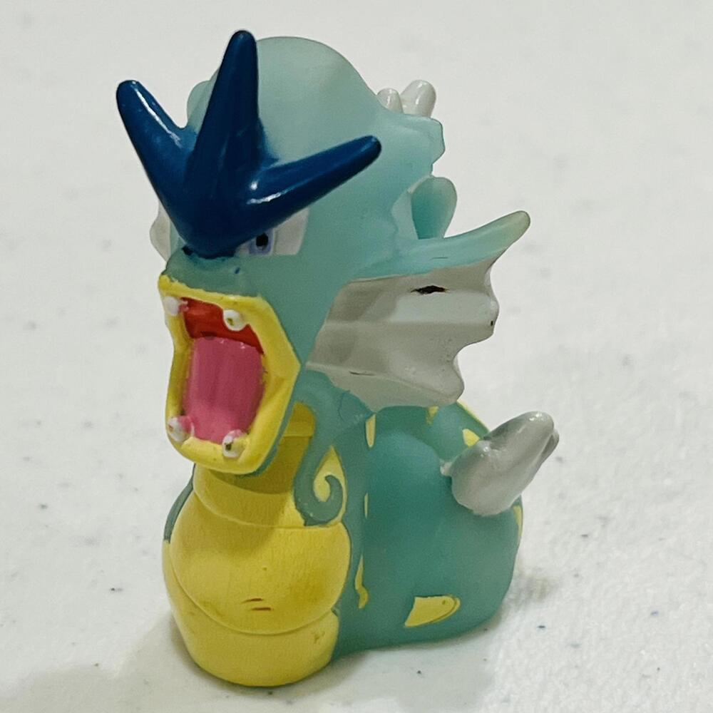 Gyarados Pokémon finger puppet Gotta Catch em All Nintendo Bandai 2004